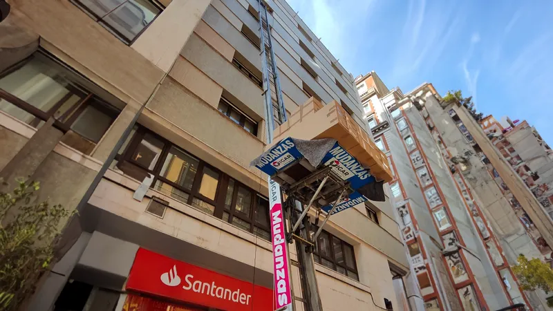 Mudanzas con elevadora en Asturias y resto de España